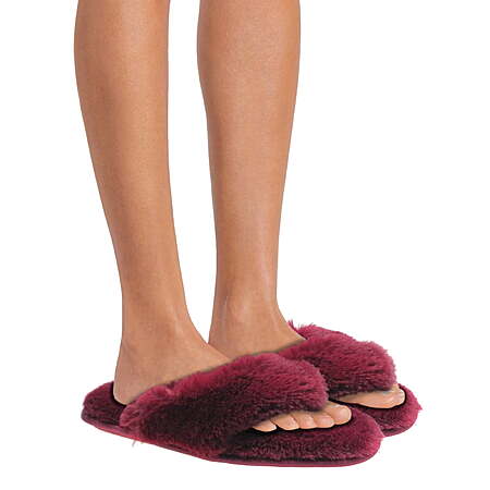 Joyspun Women's Faux Fur Thong Slippers - Wine Red Size 6
