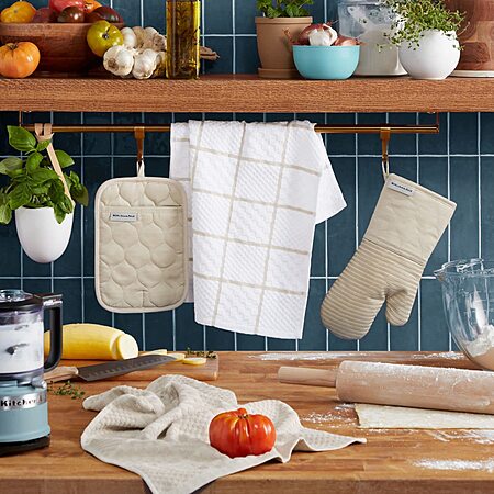$24 KITCHENAID Quilted Cotton Terry Cloth Oven Mitt at Amazon