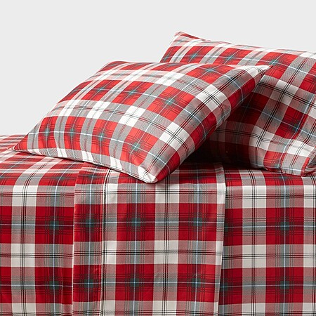 400-Thread Count Threshold 100% Cotton Sheet Set (Winter Prints): Queen from $11.99, King $14.39, Twin or Full from $8.79 + Free Shipping