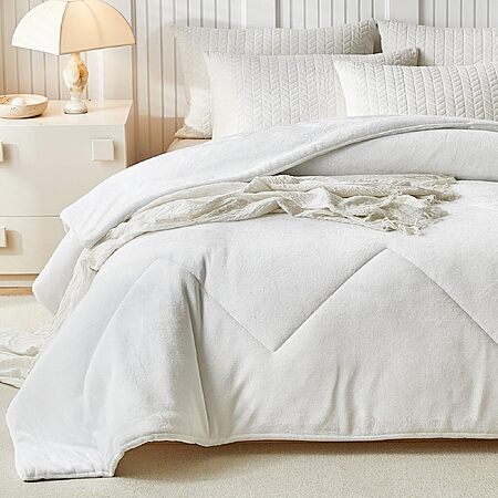 120"x98" WARMDERN Super King Velvet Comforter w/ Wave Textured Pattern $15.59 + Free Shipping w/ Prime or on $35+