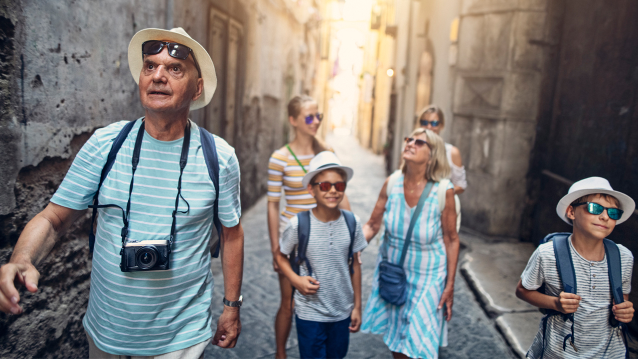 multi-generational-family-sightseeing
