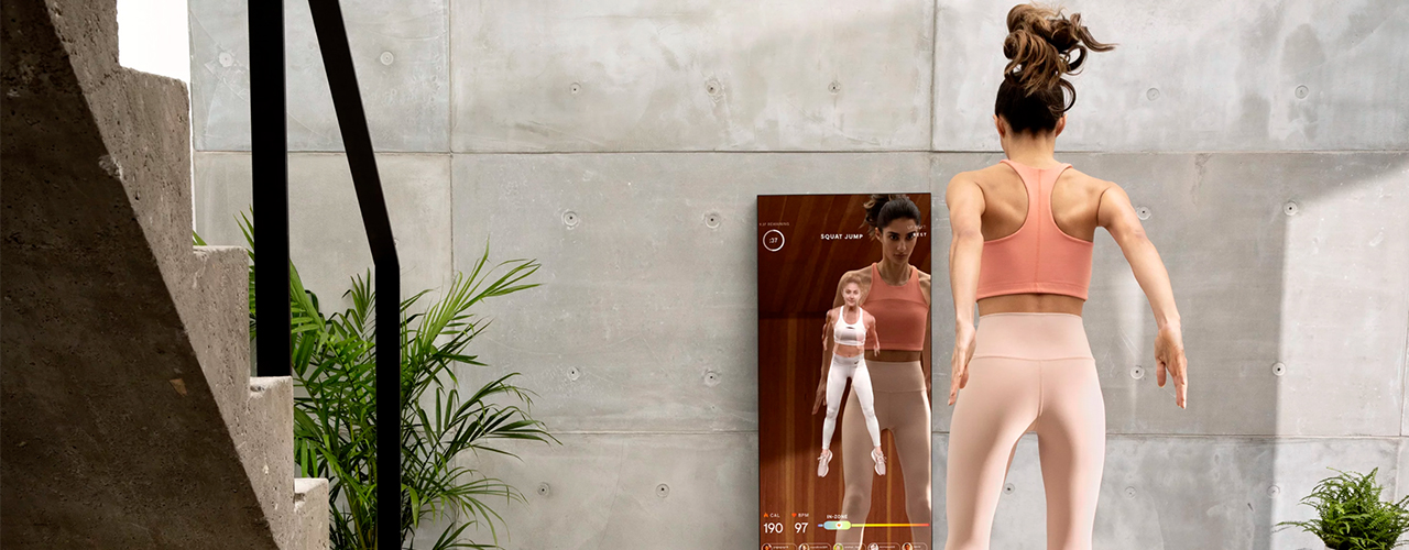 woman-jumping-in-front-of-mirror-fitness-app