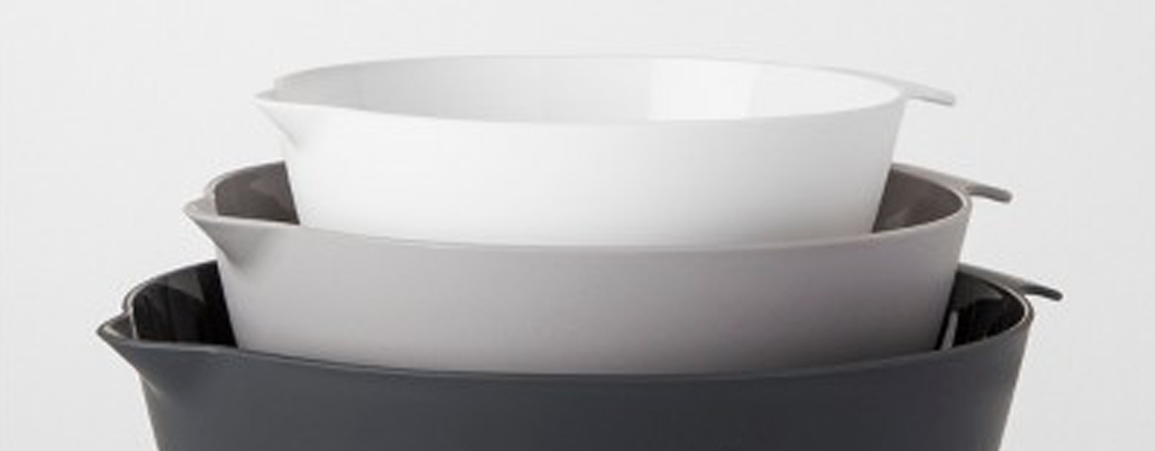 three-stacked-mixing-bowls