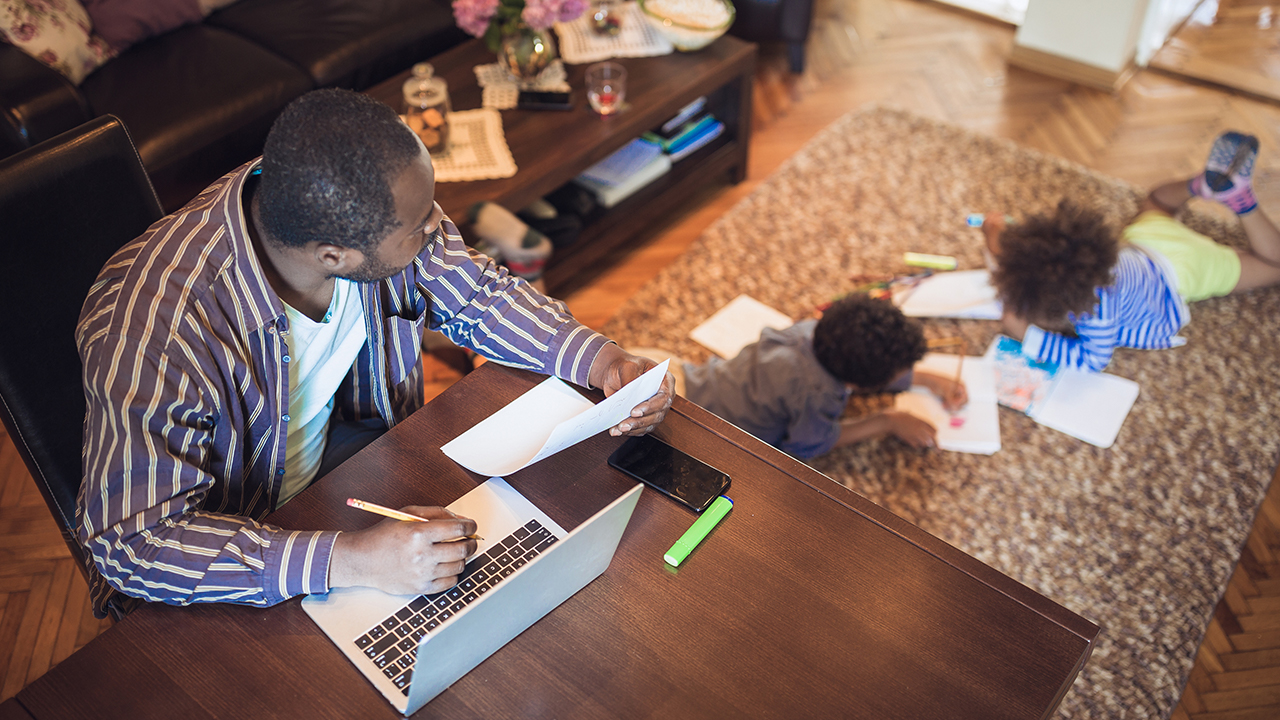 kids-work-home-father