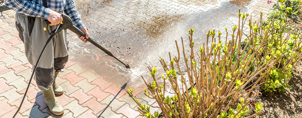 iStock-1215541514 HMVart man power spraying driveway inbody