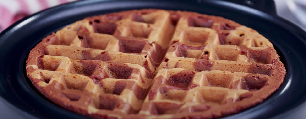 inbody Chefman Anti-Overflow Belgian Waffle Maker