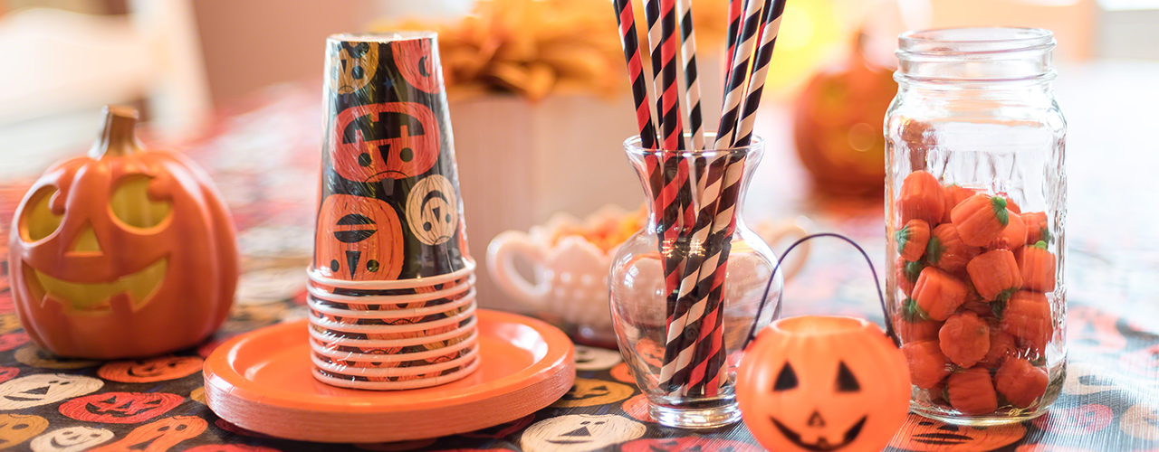 kid-friendly-halloween-party-decorations-happy-halloween-celebrate-celebration-party-table