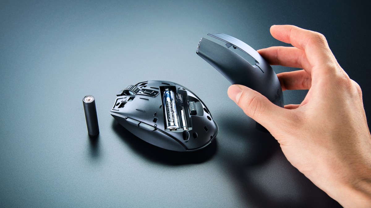 Razer Orochi V2 mouse battery compartment