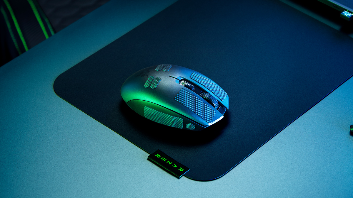 Razer Orochi V2 mouse with Sphex mouse mat
