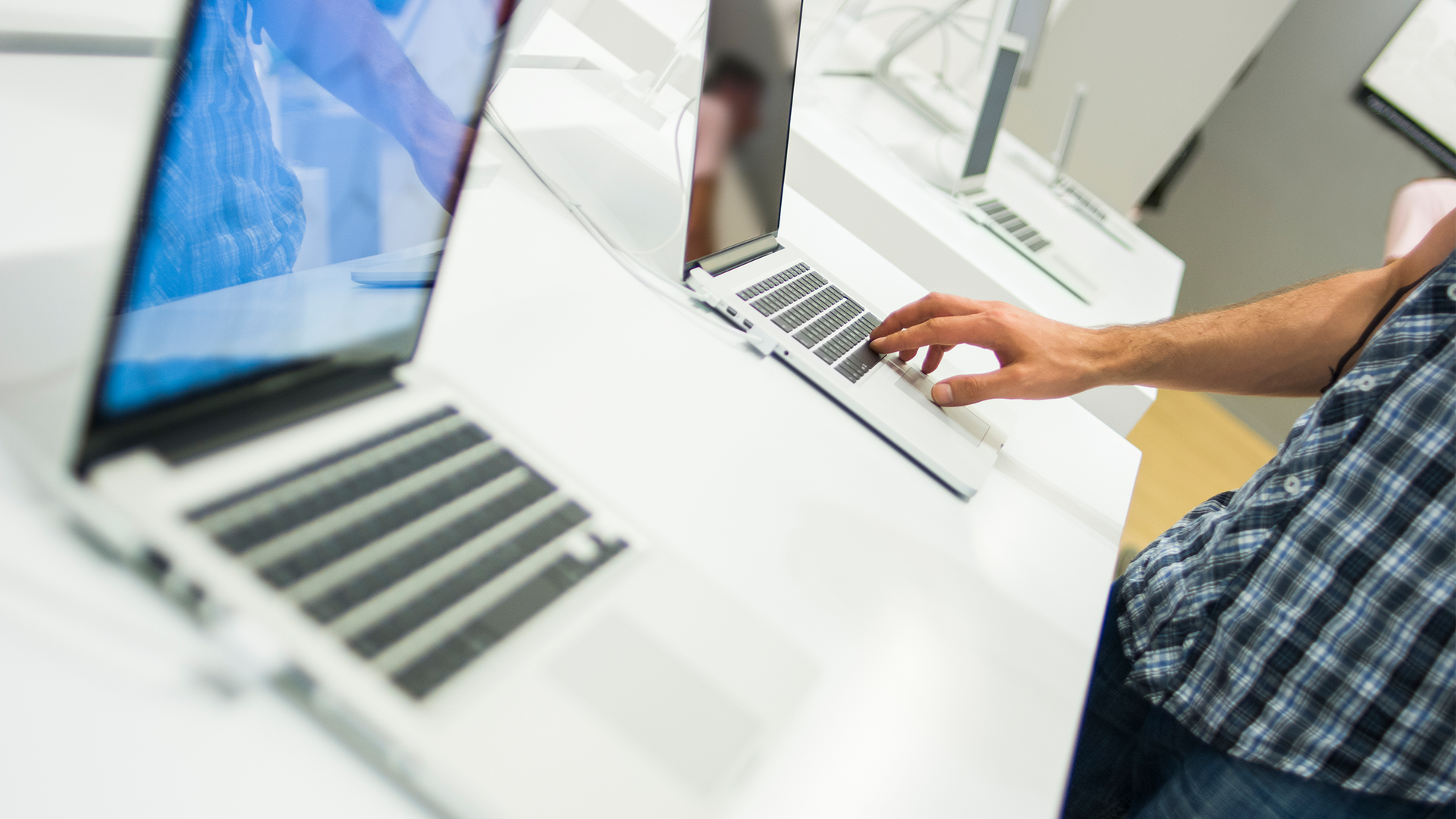 hero Looking for a new laptop stock photo imac apple