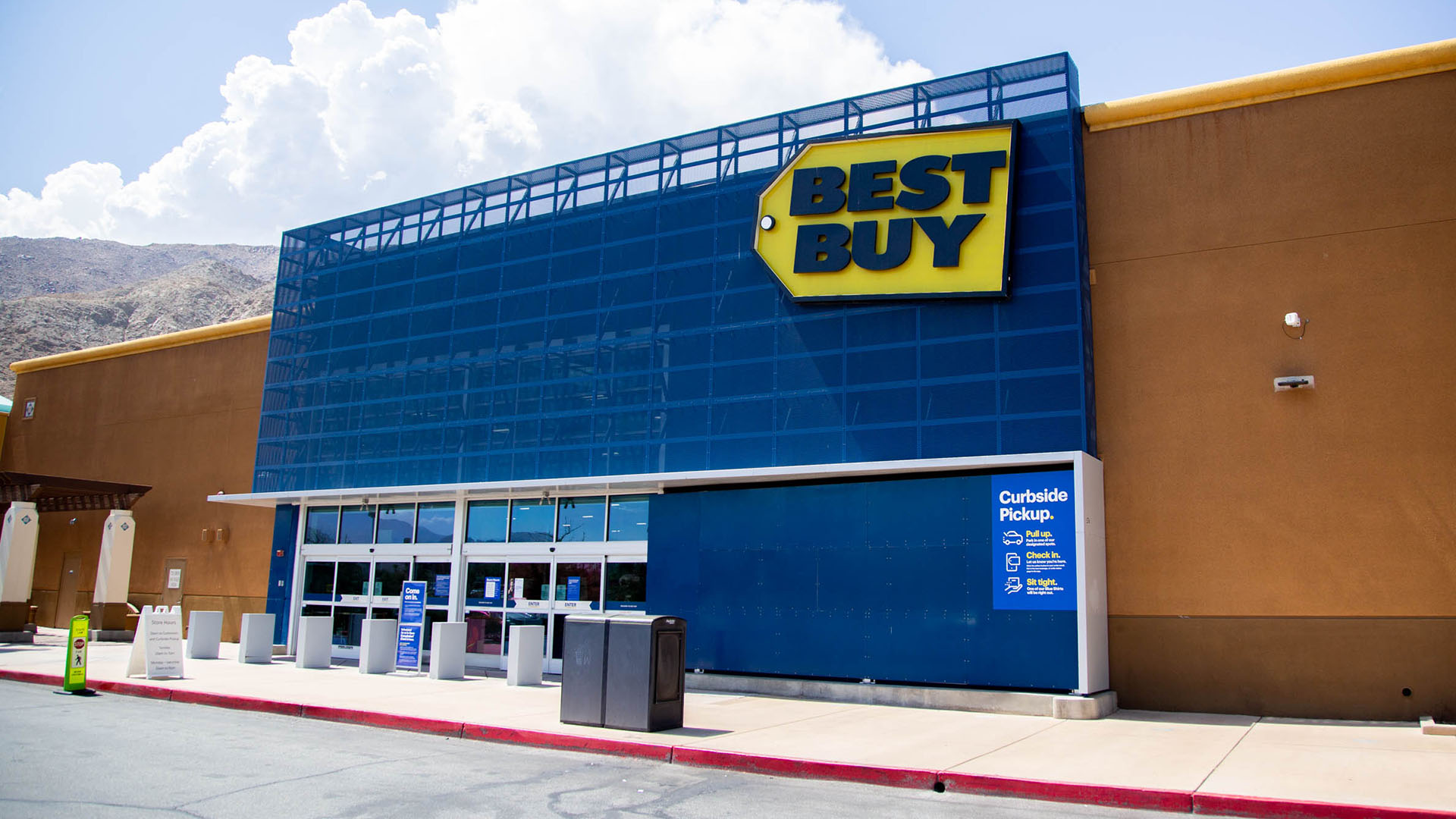 Best Buy exterior storefront
