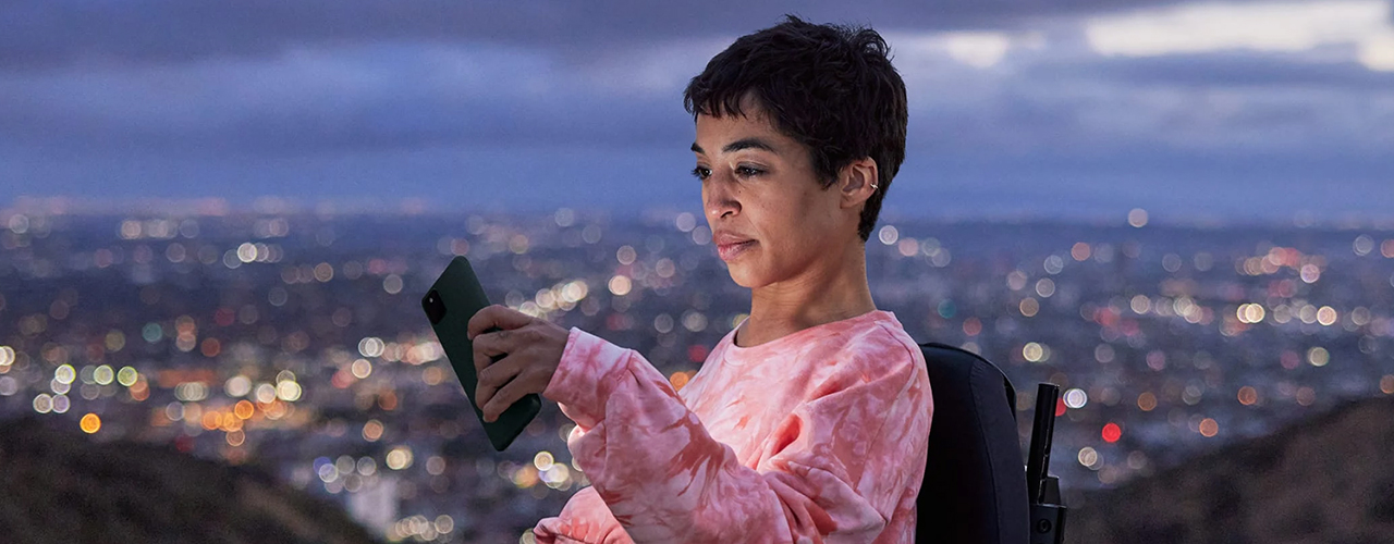 woman holding google pixel 6