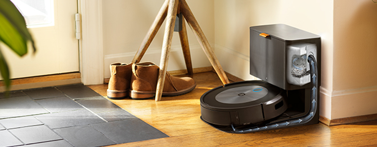 iRobot Roomba j7+ in home