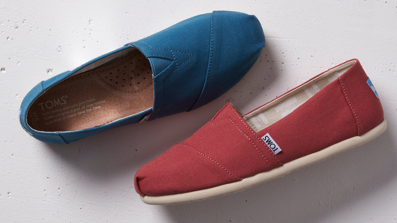 Vild tolerance skam There's a Massive TOMS Sale on Shoes Right Now at Nordstrom Rack 2022